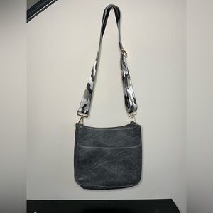 Women’s Gray Viva Terry Vegan Leather Crossbody Camo Strap Handbag Purse